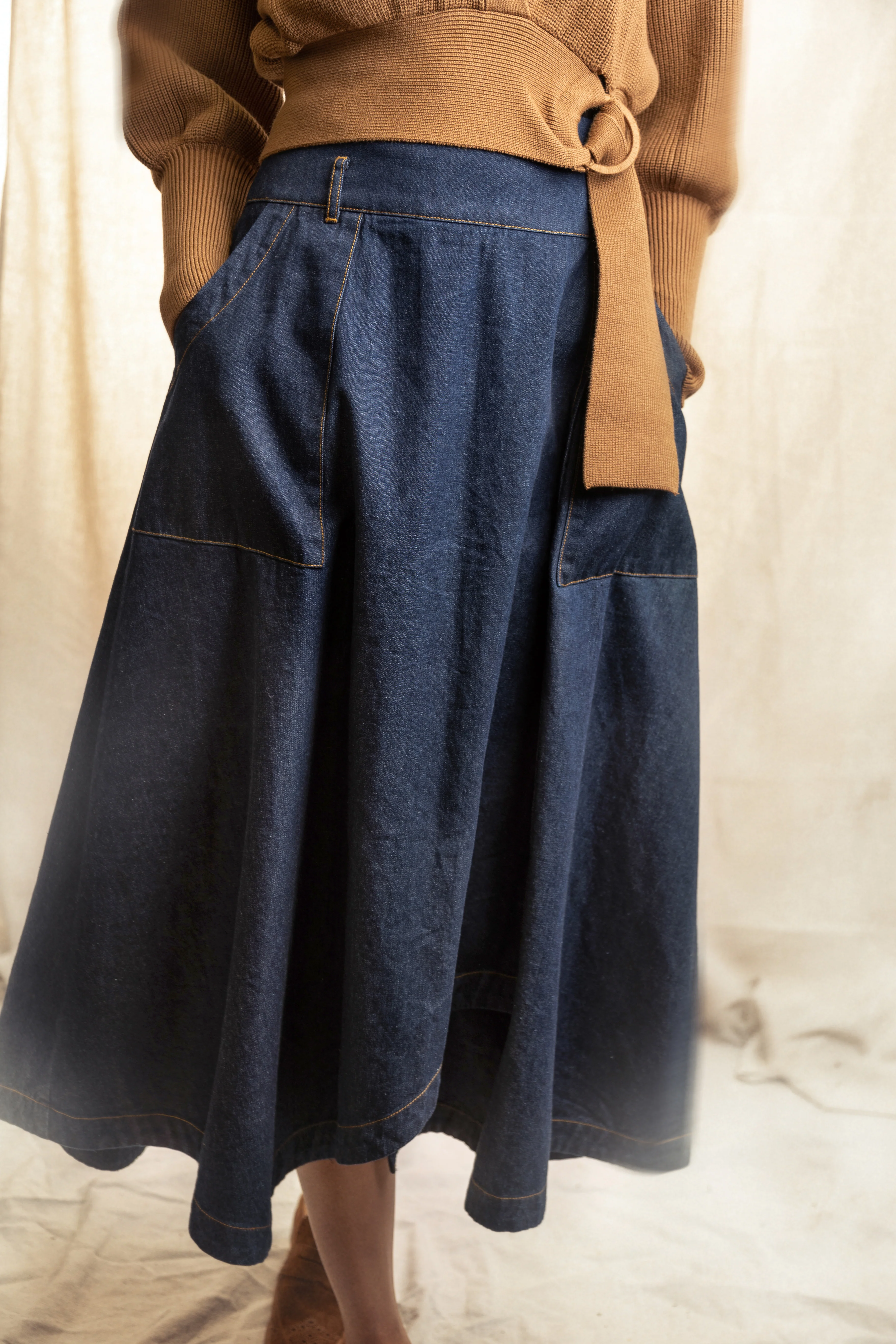 DARK DENIM WRAP SKIRT - Image 3
